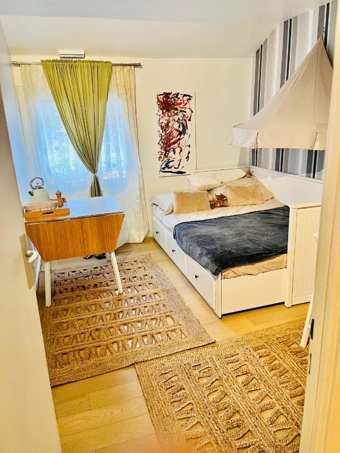 Séjour chez l'habitant Private In A Tiny 4 Min Drive To Airport Cdg ,1 Private Bathroom Ideal For Families And Friends Roissy-en-France