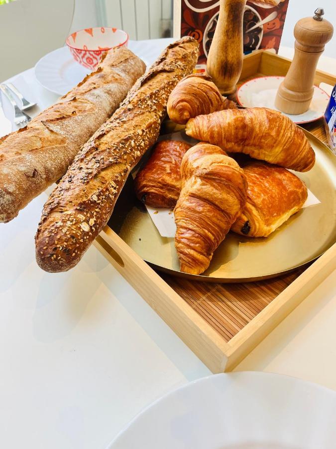 Private In A Tiny 4 Min Drive To Airport Cdg ,1 Private Bathroom Ideal For Families And Friends