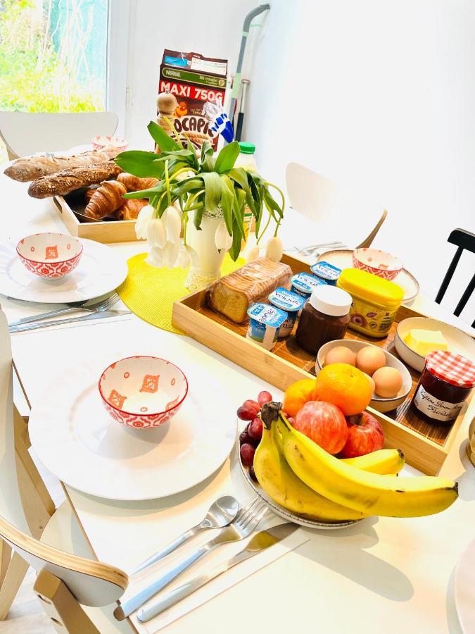 Quarto em Acomodações Particulares Private In A Tiny 4 Min Drive To Airport Cdg ,1 Private Bathroom Ideal For Families And Friends *